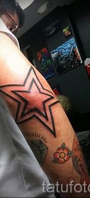 Фото тату звезды на локтях для статьи про значение рисунка татуировки – tatufoto.ru – 40