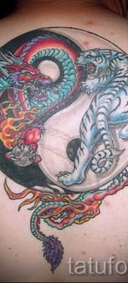 фото тату тигр и дракон для статьи про значение татуировки – tatufoto.ru – 37