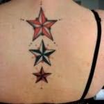 татуировка три звезды вдоль позвоночника