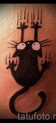 фото тату с черной кошкой для статьи про значение татуировки – tatufoto.ru – 2